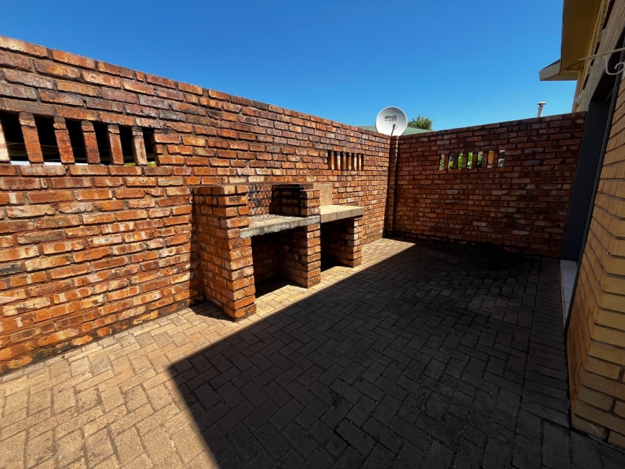 To Let 4 Bedroom Property for Rent in Schoemansville North West